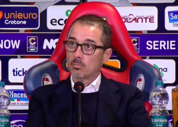 SALA STAMPA. Crotone, Longo: “Ci è mancato il guizzo contro la Casertana. Espulsione netta, solo l’arbitro non ha visto”