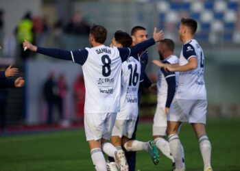 BLITZ CALABRESE. Casertana stratosferica, espugnato Crotone con una grande prova di squadra