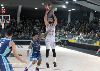 BOTTI DI FINE ANNO. La Paperdì Caserta annienta S. Antimo e domina il derby al ‘Palapiccolo’