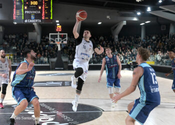 BOTTI DI FINE ANNO. La Paperdì Caserta annienta S. Antimo e domina il derby al ‘Palapiccolo’