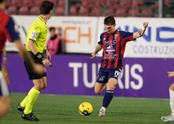 VINCE SENZA CONVINCERE. La Casertana ringrazia la giovane Turris e si prende i tre punti. Rileggi la nostra diretta