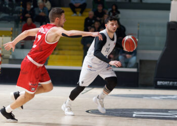 VIDEO. D’Argenzio come Iuzzolino: arcobaleni bianconeri e Buzer Beater che mandano in estasi i tifosi casertani