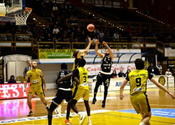 ALTRA BRUTTA SERATA. Paperdì Caserta stanca e con poca lucidità, San Severo travolge i bianconeri