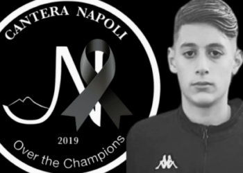 Tragedia nel calcio giovanile, 14enne muore per un malore prima di iniziare l’allenamento