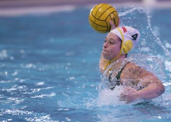 LE ONDINE SUL PODIO. Volturno secondo al giro di boa, De Vincentiis: “Miglioramenti costanti grazie al nostro tecnico. L’obiettivo? Continuare a divertirci”