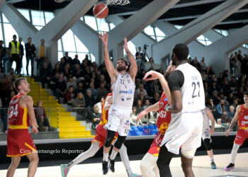 SEMPRE PEGGIO. La Paperdì Caserta in crisi profonda, Ravenna fa il colpo playin al Palapiccolo