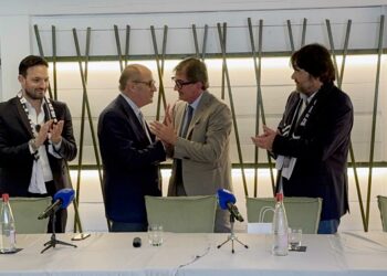 VIDEO. La Juvecaserta rimette la storia al centro del villaggio, il presidente Farinaro: “Ecco il nostro nuovo presidente onorario”