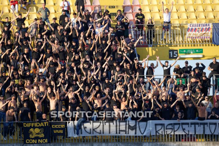 Tifosi casertani a Benevento (Foto Scialla)