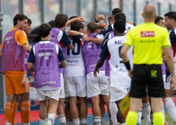 A Crotone è ancora festa per la Casertana, la fotogallery dell’incontro