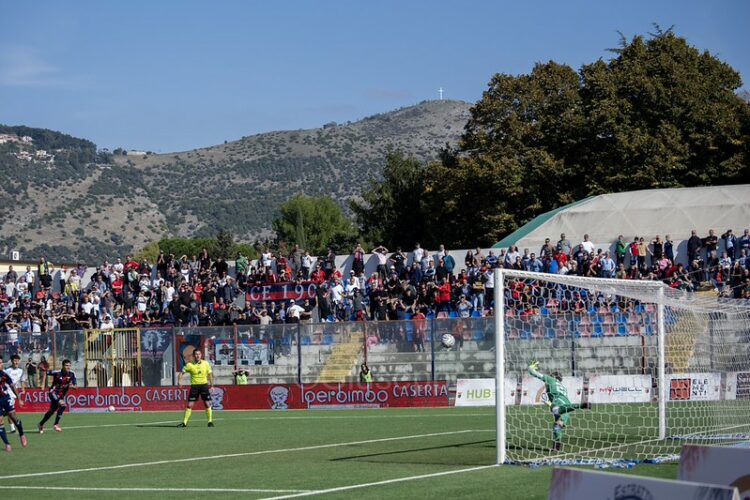 Il rigore di Bentivegna (Foto Scialla)
