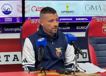 VIDEO. La Casertana vuole subito rialzarsi, Coppitelli: “Serve equilibrio nei giudizi, anche io vorrei sognare. Sabato nel fortino di Picerno per vincere la battaglia”