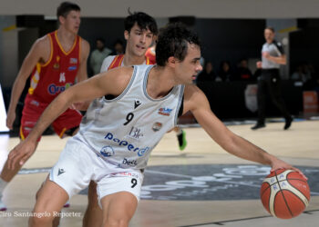 POKER BIANCONERO. Una pazzesca Juvecaserta sbanca Ferrara all’overtime e vince la quarta di fila