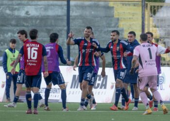 Aggancio e sorpasso in 45′, il derby del Pinto è della Casertana. La fotogallery del successo sulla Cavese