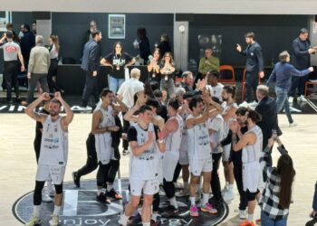 BIANCONERI DA FAVOLA. La Juve travolge Livorno in una serata da serie A