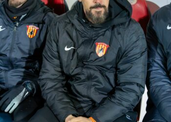 SALA STAMPA. Benevento, Floro Flores: “Abbiamo rinunciato alla qualita del gioco. Complimenti alla Casertana e ai suoi sostenitori”