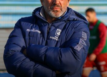 Per la Real Normanna un punto che muove la classifica, mister Sannazzaro: “Buon pari contro un avversario forte. Un grazie di cuore ai miei ragazzi”