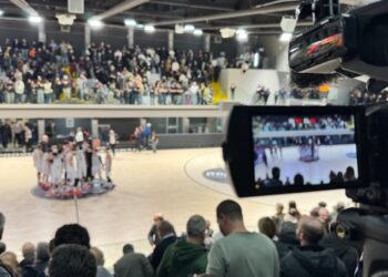 VIDEO. La Paperdì stecca in casa, arbitraggio sotto accusa e il presidente Farinaro tuona: “Vittime di un trio inadeguato. Urge formazione, non ne possiamo più”