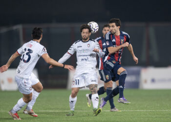 La Casertana sciupa tutto e si fa rimontare dal Crotone in 10