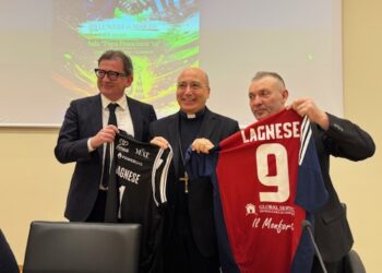 OGGI ALLA CURIA. D’Agostino e Farinaro guardano al futuro: “Felici di questo incontro. Ora vinciamo insieme come nel ’91”