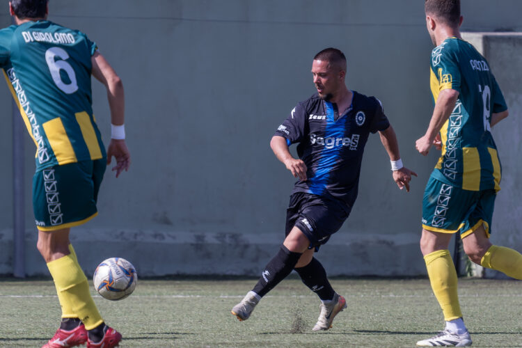 Liguori in azione contro la Caivanese (Foto Scialla)