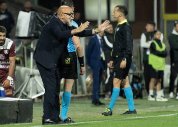 Salernitana, Cosmi dopo il derby: “È stata una sofferenza, ma la squadra ha reagito”