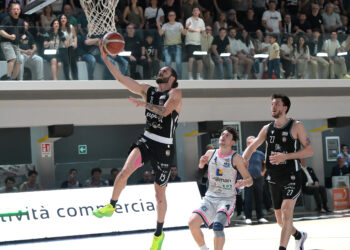 E’ subito impresa per la Paperdì Caserta che sbanca Vigevano e si prende gara uno della finale playoff