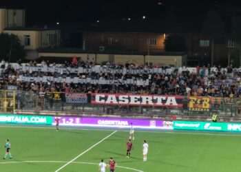 Casertana-Savoia, proteste allo stadio “Pinto”: il duro striscione degli ultras sui ritardi del nuovo impianto