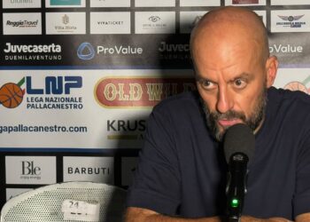 VIDEO. Sala stampa di Juvecaserta-Fortitudo, coach Lardo: “Orgoglioso di questi ragazzi”. Cavina: “Sarà difficilissimo vincere a Caserta”